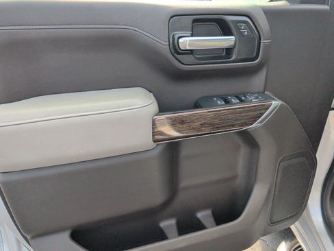 Used 2021 GMC Sierra 1500 SLE w/ X31 Off-Road Package AWD/4WD image 15