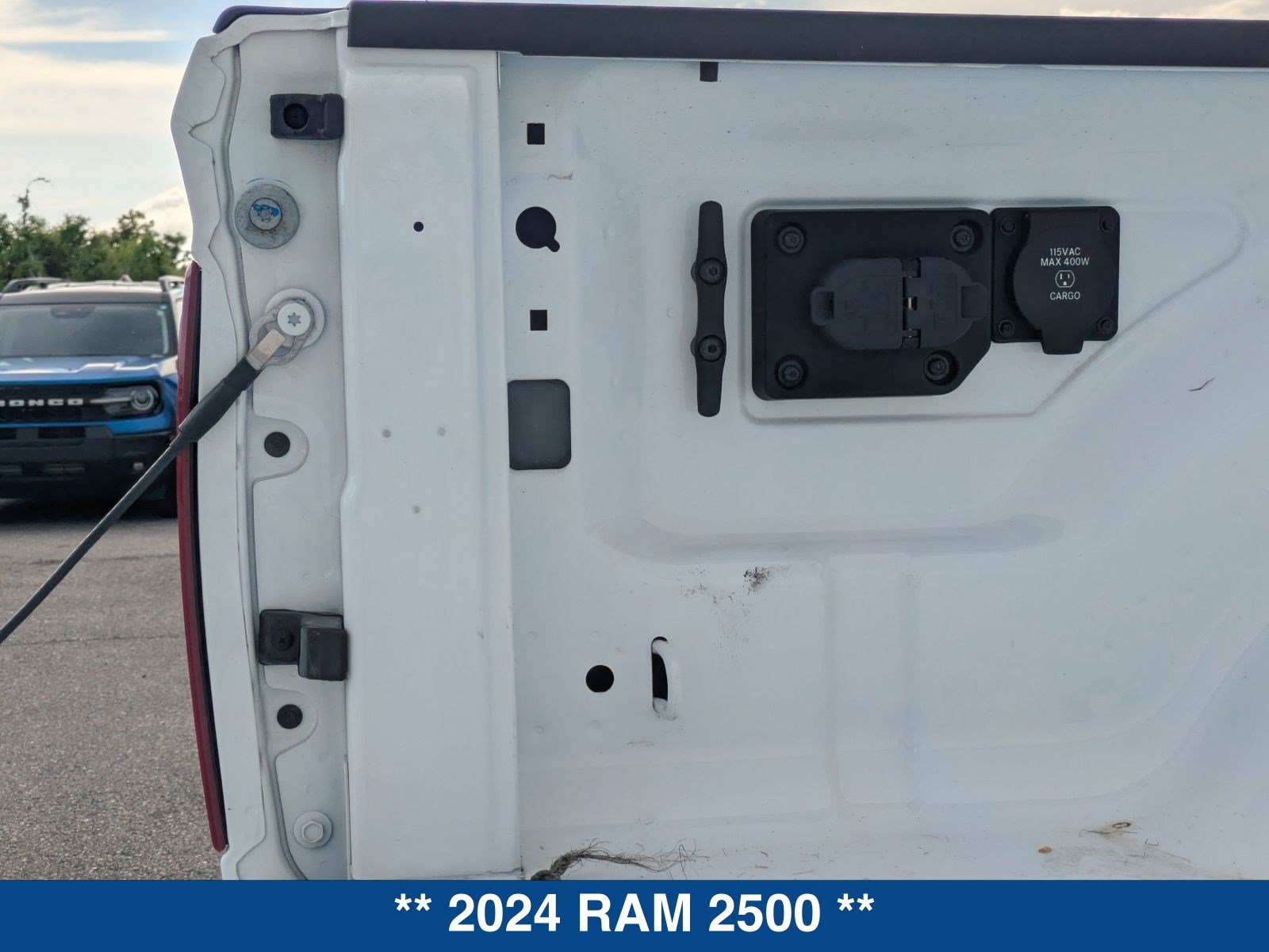Used 2024 RAM 2500 Laramie AWD/4WD image 15