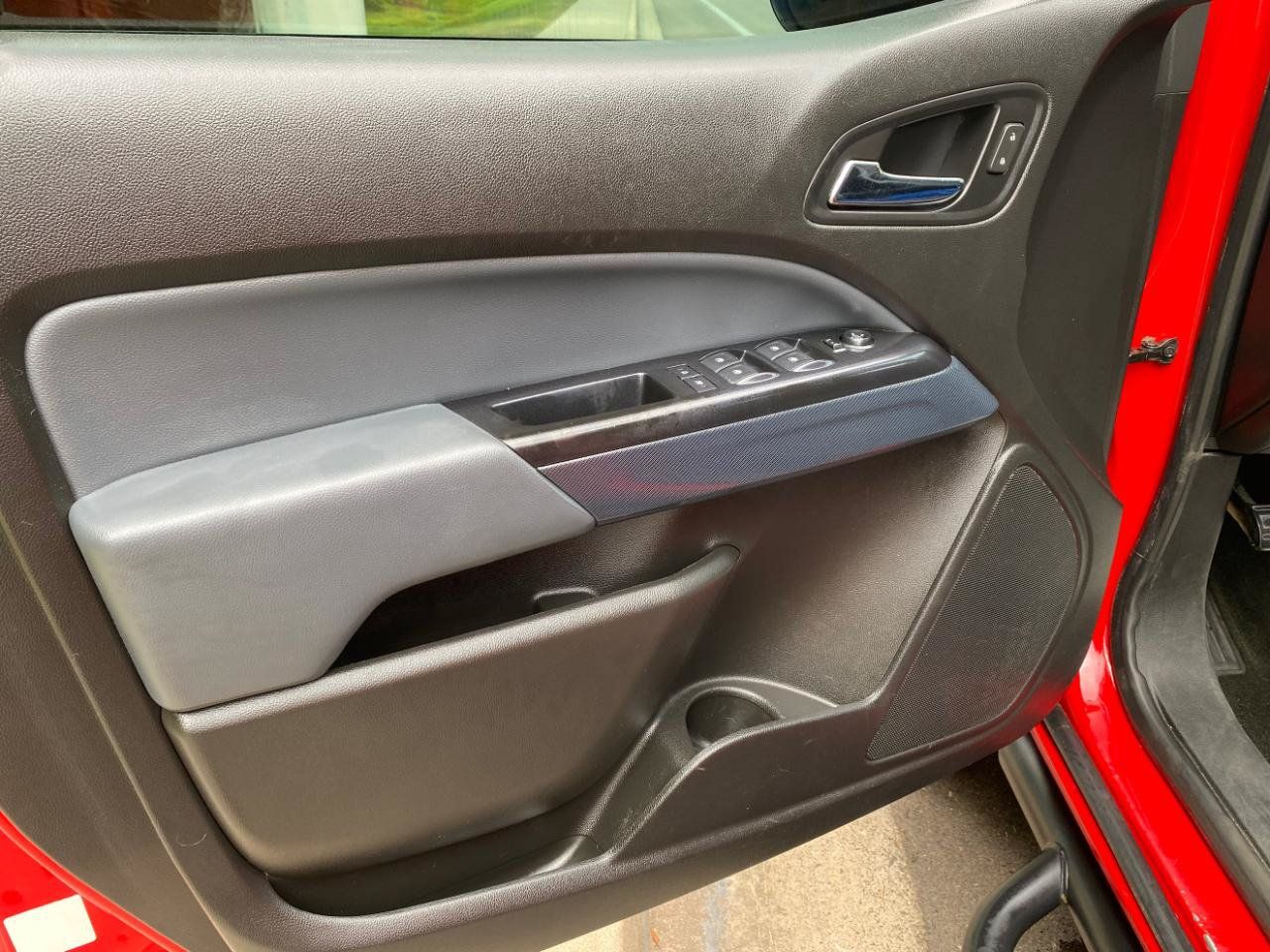 Used 2017 Chevrolet Colorado Z71 AWD/4WD image 23