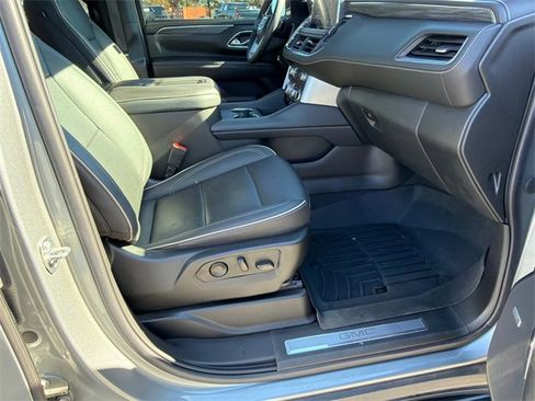 Used 2023 GMC Yukon XL SLT image 13