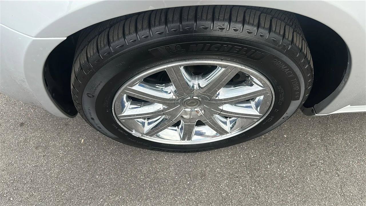 Used 2007 Chrysler 300 C RWD image 16