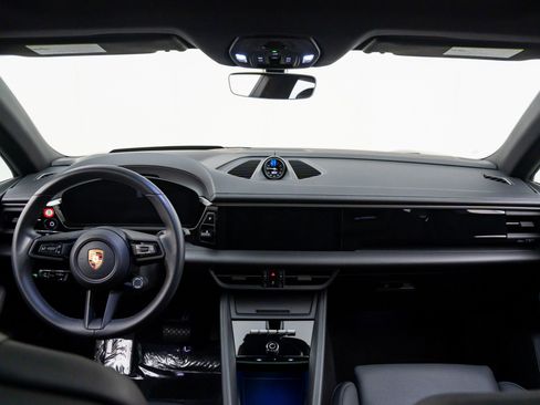 Certified 2025 Porsche Macan 4 Electric image 11