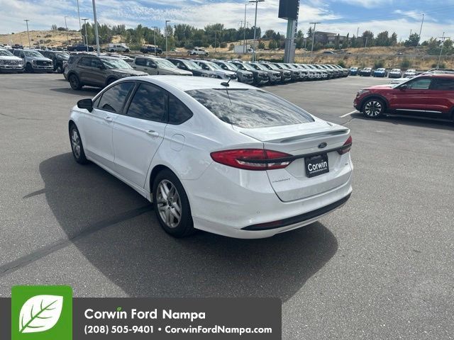 Used 2018 Ford Fusion SE w/ Fusion SE Technology Package FWD image 5