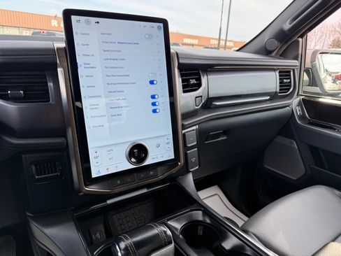 Used 2023 Ford F150 Lightning Lariat image 31