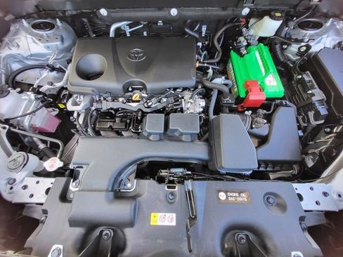 Used 2022 Toyota RAV4 LE AWD/4WD image 11