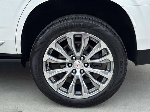 Used 2021 GMC Yukon Denali w/ Denali Premium Package image 10