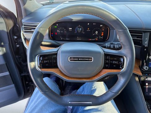Used 2022 Jeep Grand Wagoneer Series II image 17