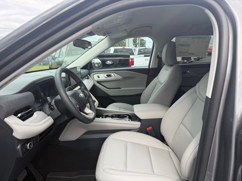New 2025 Ford Explorer Active w/ Active Comfort Package RWD image 15