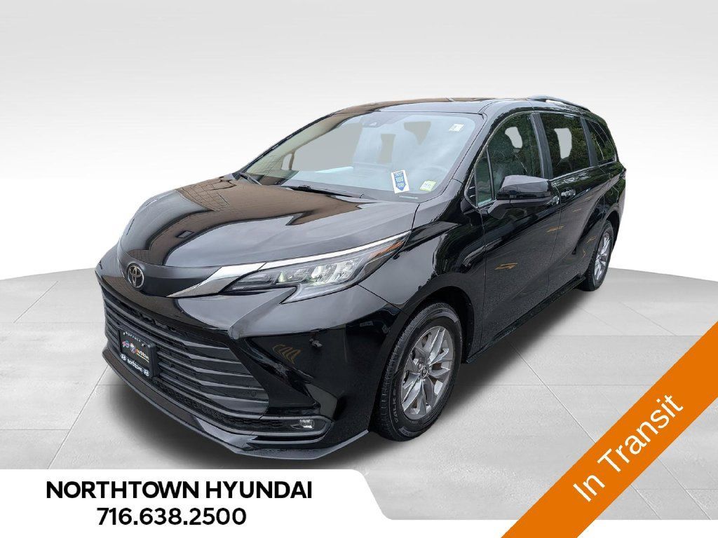 Used 2026 Toyota Sienna XLE FWD image 1