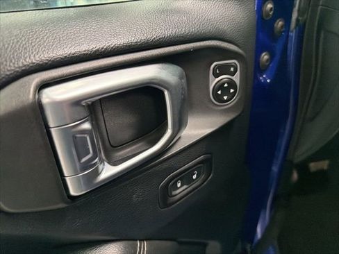 Used 2018 Jeep Wrangler Unlimited Sahara w/ Safety Group AWD/4WD image 15