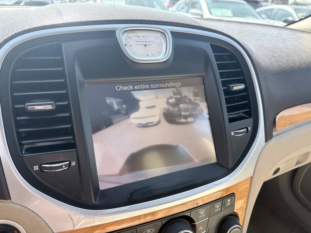 Used 2014 Chrysler 300 C w/ Harman/Kardon Audio Group RWD image 19