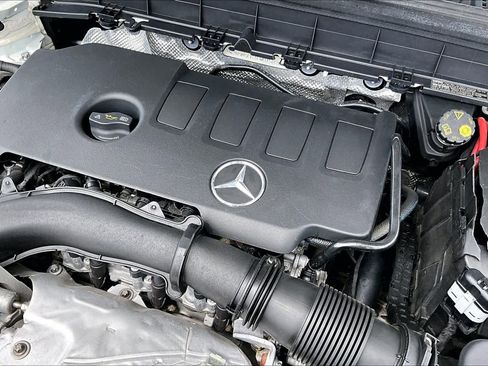 Used 2020 Mercedes-Benz GLB 250 image 30
