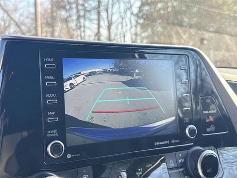 Used 2021 Toyota Highlander XLE image 17