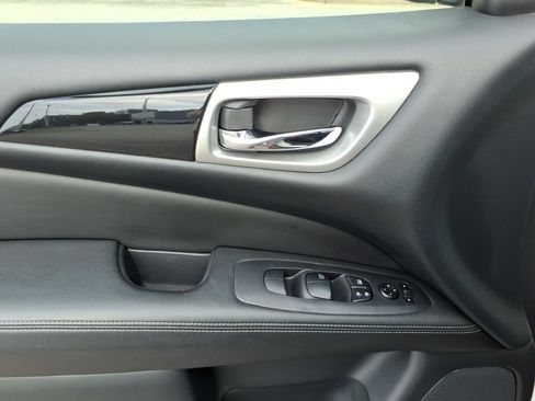 Certified 2019 Nissan Pathfinder S FWD image 3
