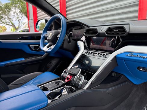 Used 2020 Lamborghini Urus AWD/4WD image 24