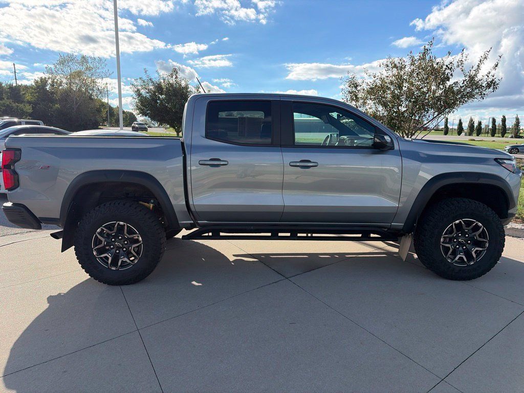 Used 2025 Chevrolet Colorado ZR2 w/ Technology Package AWD/4WD image 24