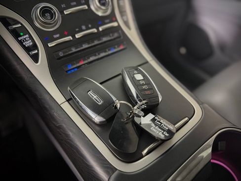 Used 2019 Lincoln Nautilus Reserve image 30