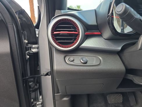 Used 2024 Chevrolet Trax RS FWD image 17