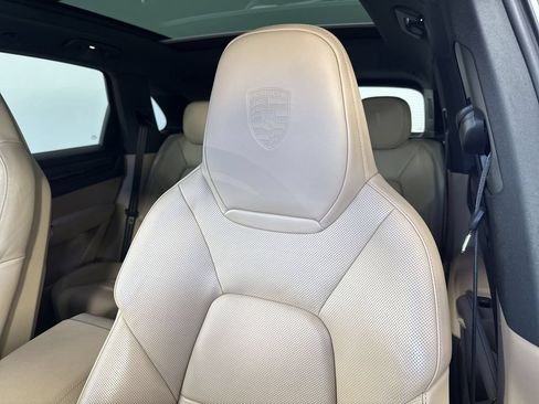 Certified 2021 Porsche Cayenne E-Hybrid AWD/4WD image 40