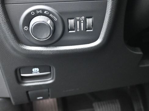 New 2025 Jeep Grand Cherokee Altitude image 21