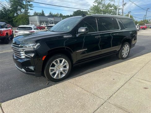 Used 2021 Chevrolet Suburban High Country w/ Premium Package AWD/4WD image 6