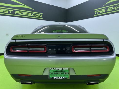 Used 2018 Dodge Challenger SXT RWD image 8