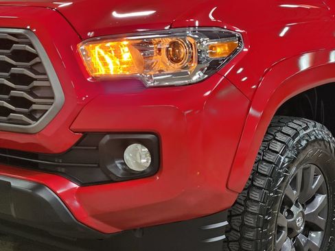 Used 2022 Toyota Tacoma SR5 RWD image 14