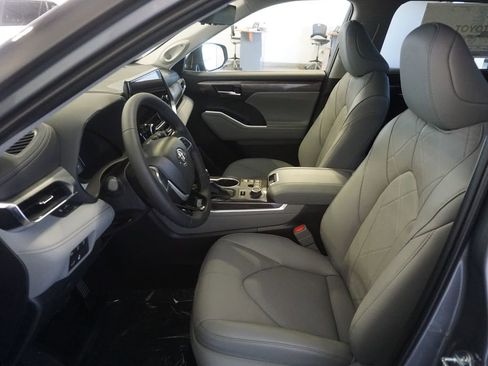 New 2026 Toyota Highlander Platinum AWD/4WD image 25