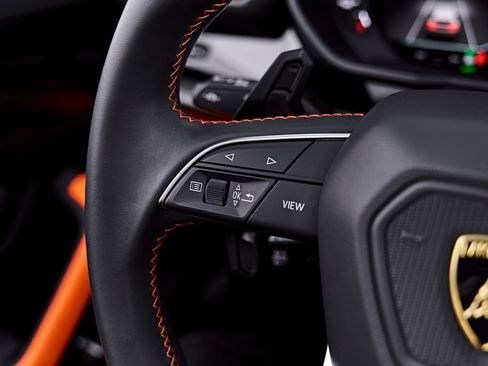 Used 2025 Lamborghini Urus Performante AWD/4WD image 72