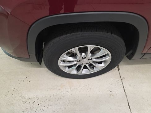 Used 2021 Jeep Cherokee Latitude Lux w/ Sun & Sound Group AWD/4WD image 2