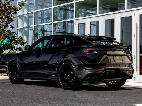 Used 2024 Lamborghini Urus Performante AWD/4WD image 8