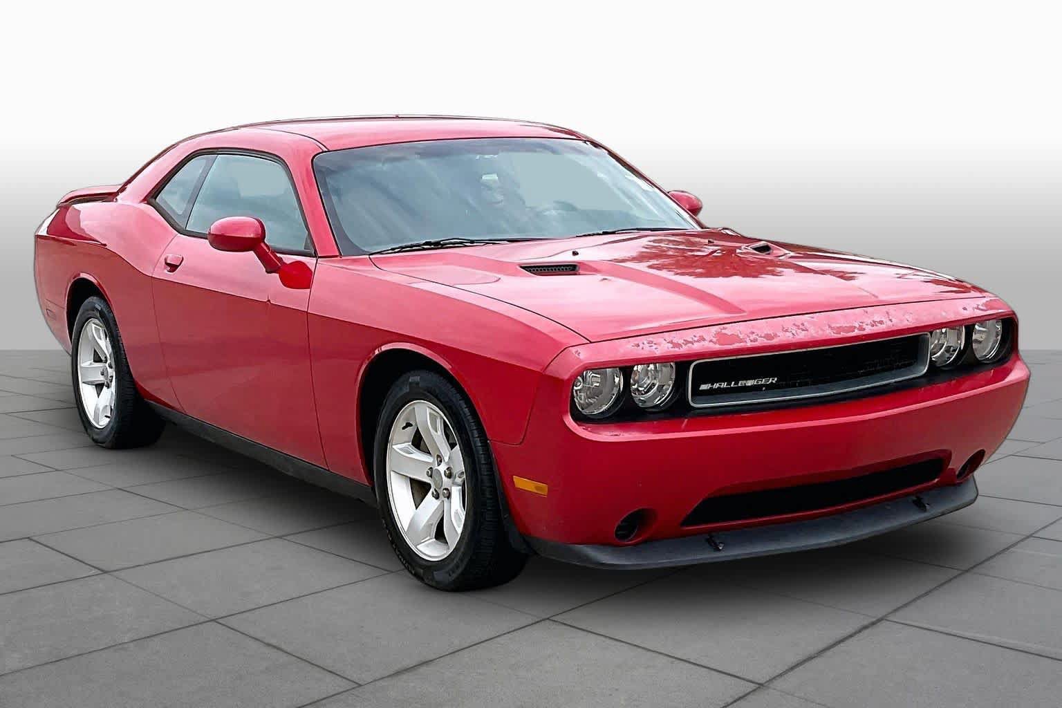 Used 2012 Dodge Challenger SXT RWD image 2