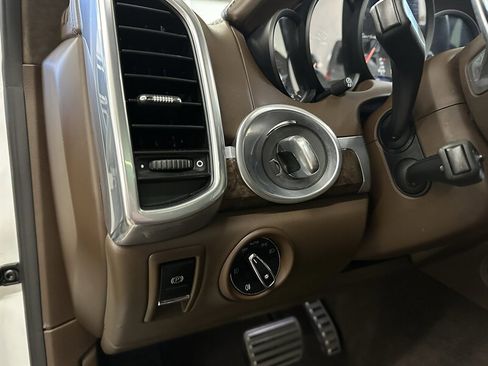 Used 2015 Porsche Cayenne Turbo w/ Premium Plus Package image 31
