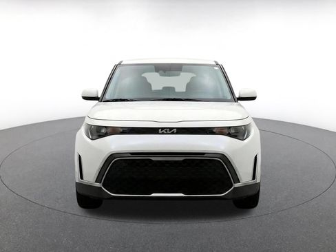Used 2025 Kia Soul LX w/ LX Technology Package FWD image 2