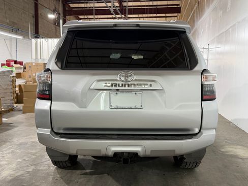 Used 2017 Toyota 4Runner SR5 RWD image 8