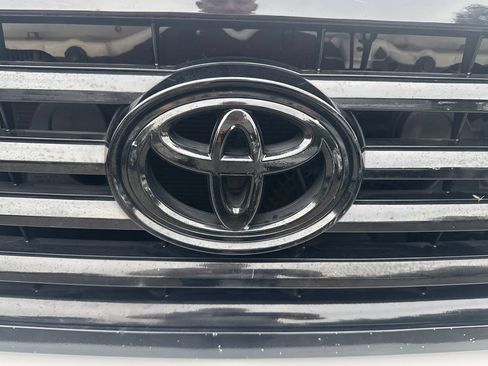 Used 2019 Toyota Sequoia SR5 AWD/4WD image 29