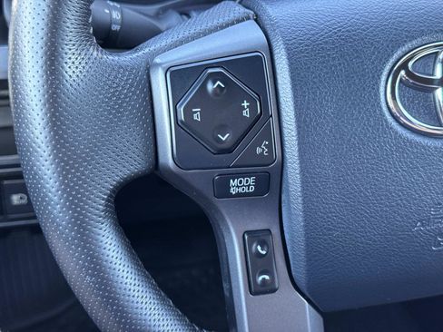 Used 2019 Toyota Tacoma TRD Sport image 11