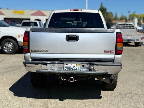 Used 2005 GMC Sierra 2500 SLT w/ Heavy-Duty Power Package image 4