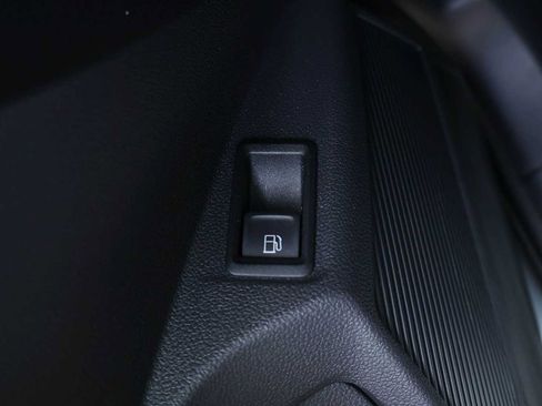 Used 2022 Volkswagen Taos SE FWD image 28