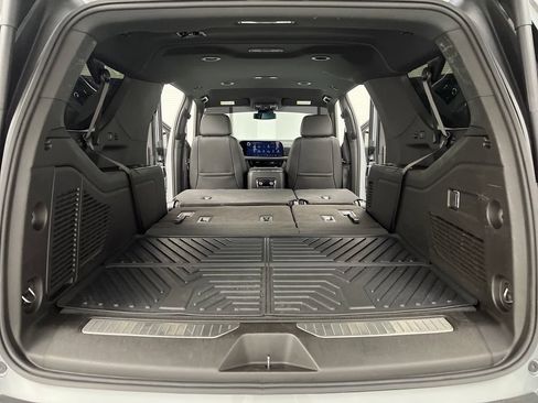 Used 2025 Chevrolet Suburban Z71 AWD/4WD image 42