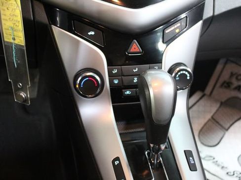 Used 2015 Chevrolet Cruze LT FWD image 19