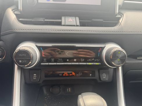 Used 2025 Toyota RAV4 XLE AWD/4WD image 21