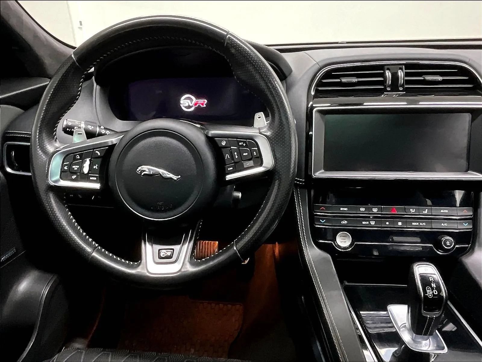 Used 2020 Jaguar F-PACE SVR AWD/4WD image 19