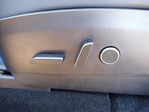 Used 2022 Tesla Model Y Long Range image 14