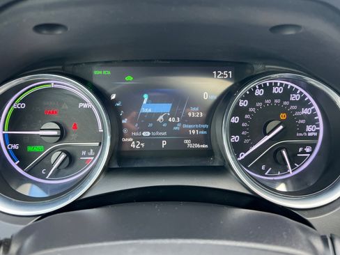 Used 2020 Toyota Camry XLE w/ Sunroof Package image 21