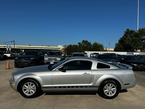 Used 2005 Ford Mustang Coupe image 2