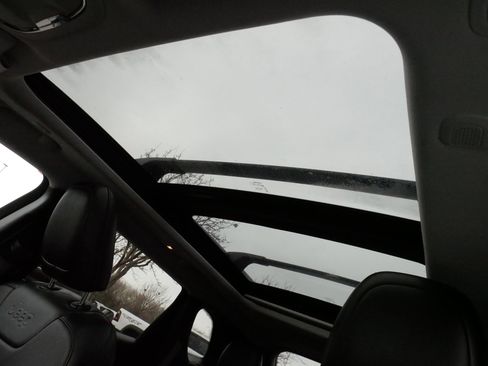 Used 2022 Jeep Cherokee Limited image 30