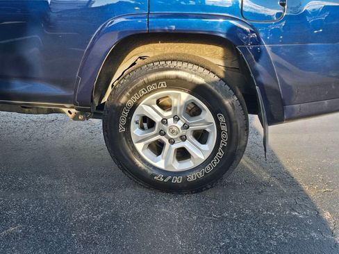 Used 2020 Toyota 4Runner SR5 Premium w/ Moonroof Package AWD/4WD image 4