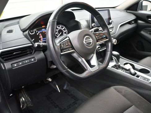 Used 2019 Nissan Altima 2.5 SV FWD image 2