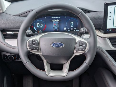 New 2026 Ford Explorer Active RWD image 12